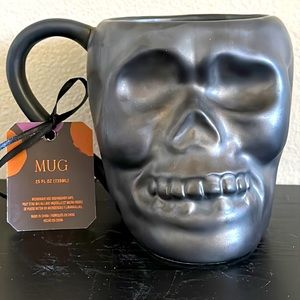 25 oz gray sculpted skull 💀 ceramic mug